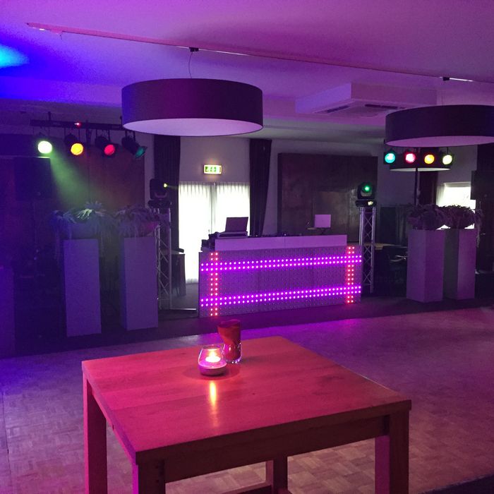 Bruiloft.dj show 2 ster sfeerpakket led dj booth Sed sgravenmoer 1